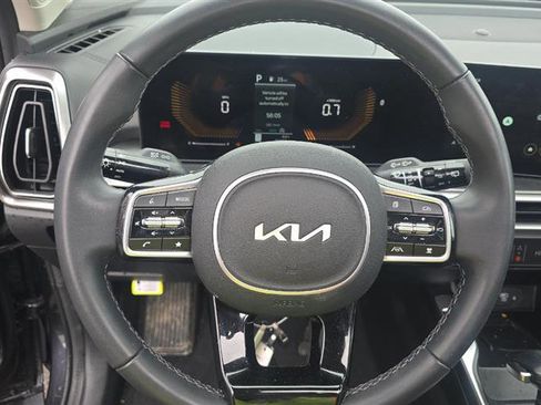 Used 2025 Kia Sorento S w/ Panoramic Sunroof Package image 8