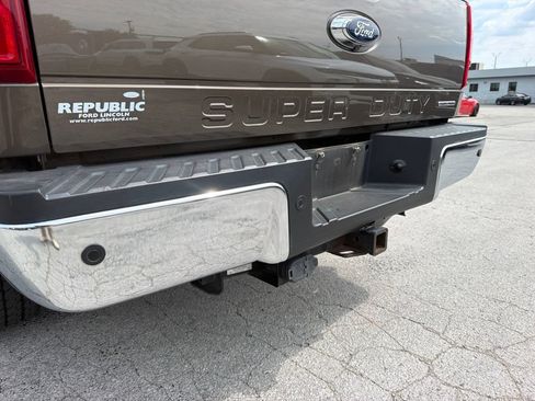 Used 2016 Ford F250 XLT w/ XLT Premium Package AWD/4WD image 5