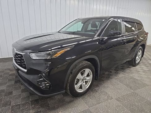 Used 2023 Toyota Highlander LE AWD/4WD image 8