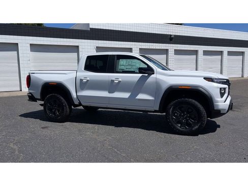 New 2025 GMC Canyon Elevation w/ Convenience Package image 4