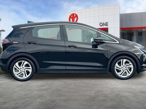 Used 2023 Chevrolet Bolt LT FWD image 3