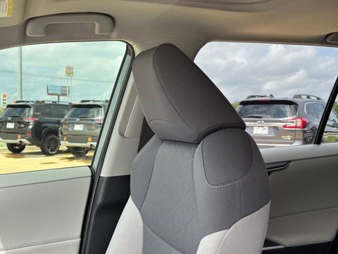 Used 2019 Toyota RAV4 XLE FWD image 14