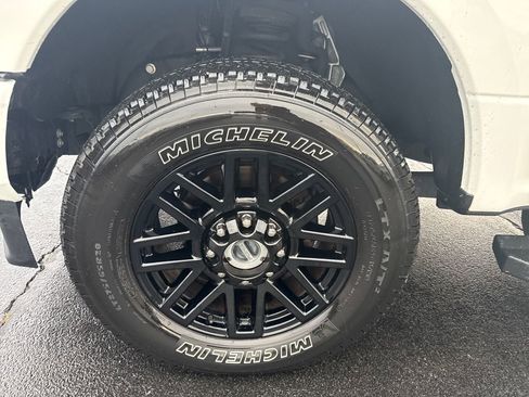 Used 2022 Ford F350 Lariat w/ Black Appearance Package image 26