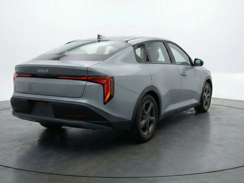 Used 2025 Kia K4 LXS image 9