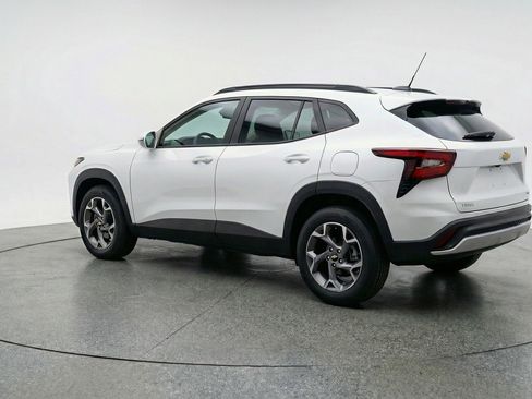Used 2025 Chevrolet Trax LT w/ LT Convenience Package FWD image 6