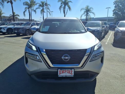 Certified 2023 Nissan Rogue SV FWD image 4