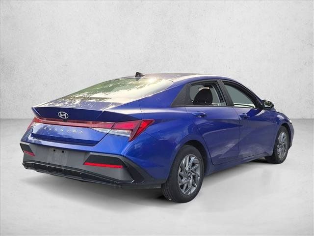 Used 2024 Hyundai Elantra SEL FWD image 5