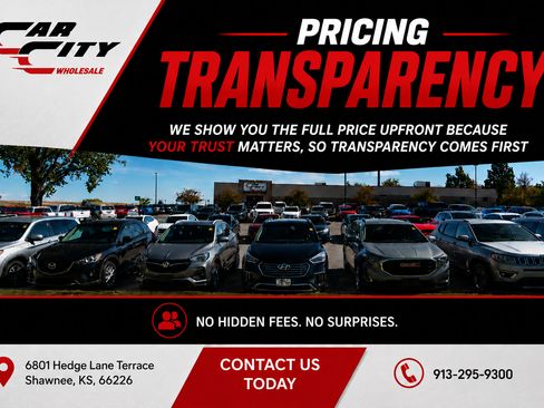 Used 2019 GMC Yukon SLT w/ Graphite Performance Edition AWD/4WD image 2