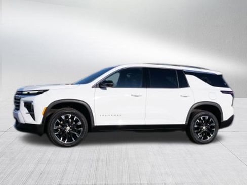 Certified 2026 Chevrolet Traverse LT w/ Sun and Wheel Package image 6