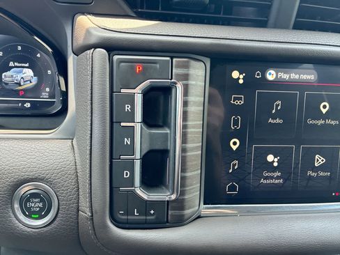 Used 2024 GMC Yukon XL Denali w/ Advanced Technology Package RWD image 16