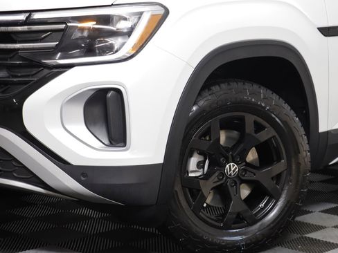 New 2026 Volkswagen Atlas Peak Edition image 3
