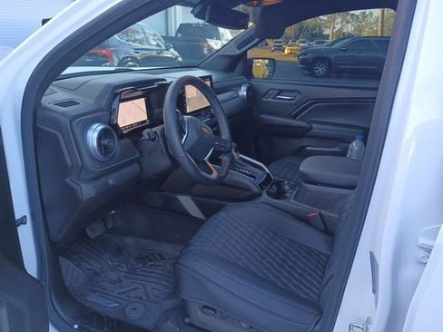 Used 2025 Chevrolet Colorado LT image 8