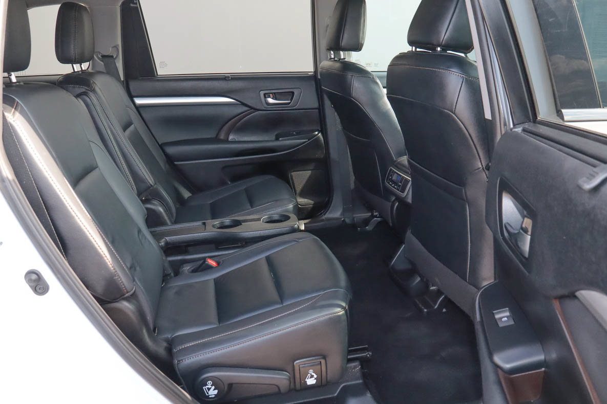Used 2019 Toyota Highlander XLE AWD/4WD image 25