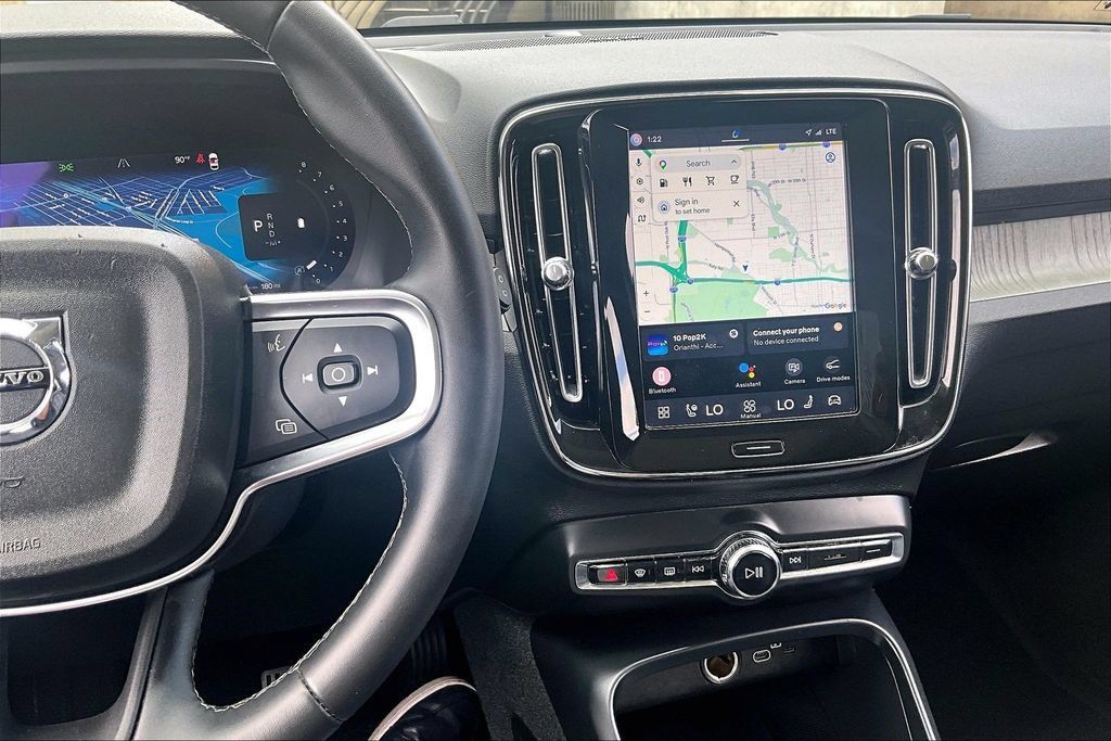 Certified 2024 Volvo XC40 B5 Plus w/ Protection Package Premier AWD/4WD image 28