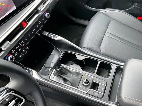 Certified 2025 Kia Sorento S w/ Panoramic Sunroof Package image 14