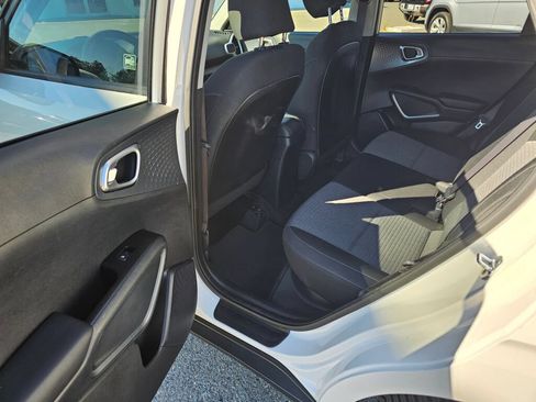 Used 2020 Kia Soul S FWD image 15