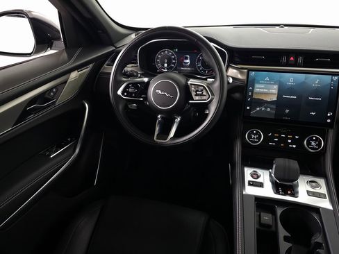 Certified 2025 Jaguar F-PACE R-Dynamic S image 17