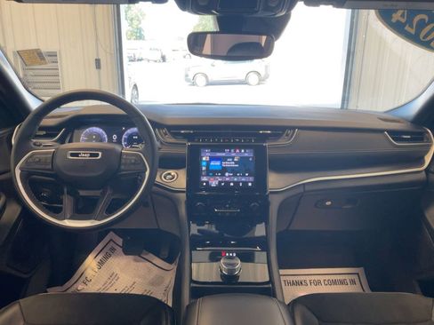 Used 2024 Jeep Grand Cherokee L Laredo image 17