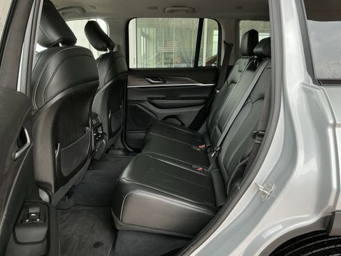 Used 2023 Jeep Grand Cherokee Limited image 18