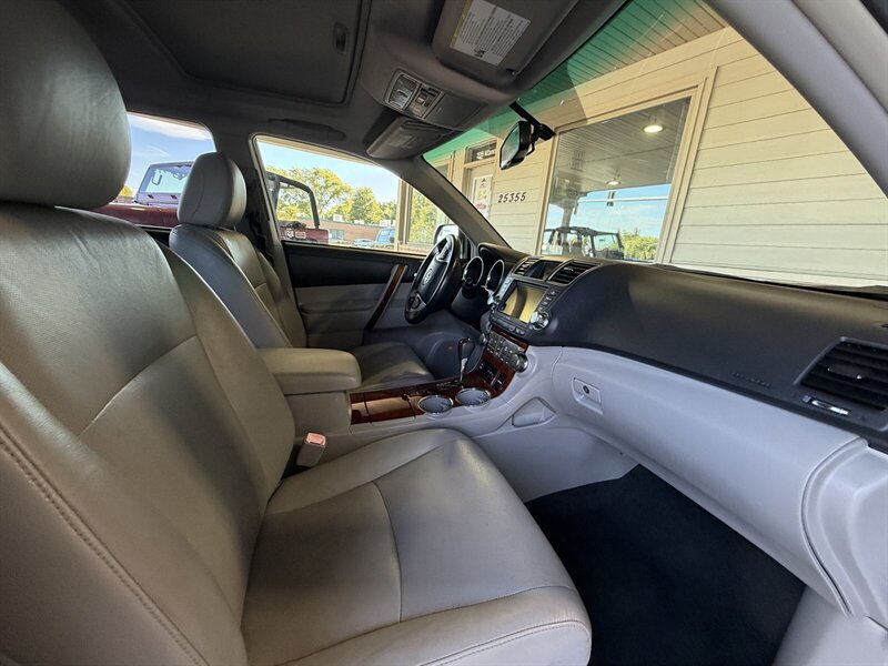 Used 2012 Toyota Highlander Limited AWD/4WD image 12
