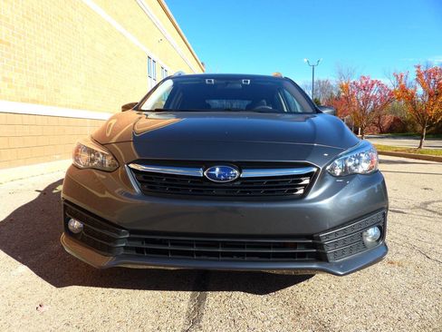 Used 2021 Subaru Impreza 2.0i Premium image 12