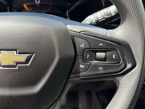 Used 2025 Chevrolet Trax LT FWD image 25