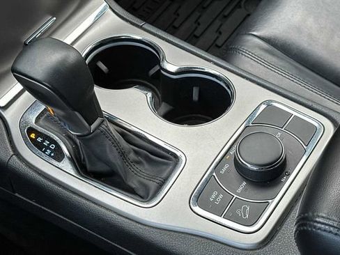 Used 2018 Jeep Grand Cherokee Limited image 20