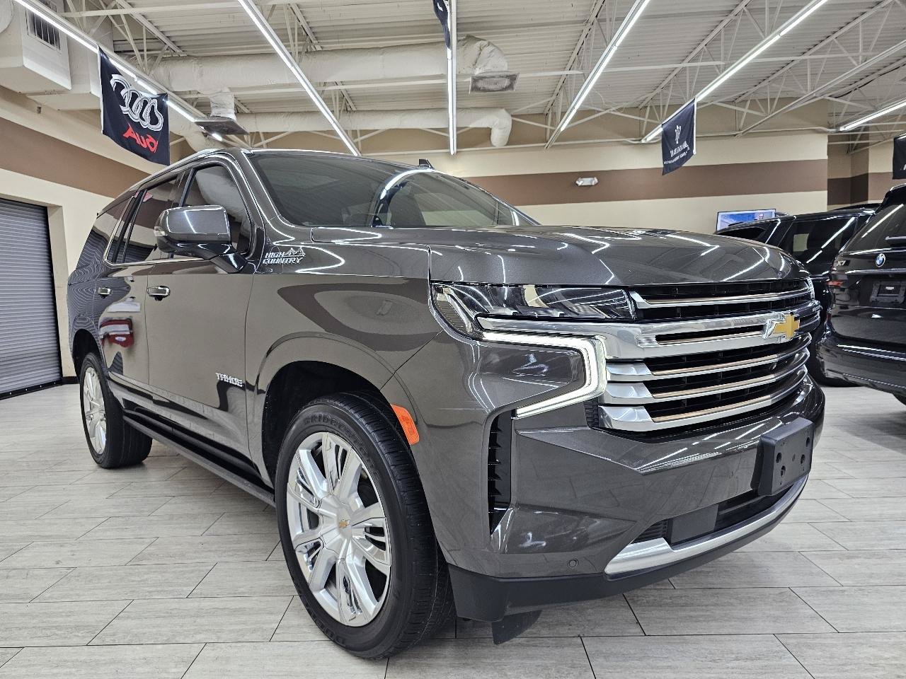 Used 2021 Chevrolet Tahoe High Country w/ Premium Package AWD/4WD image 4