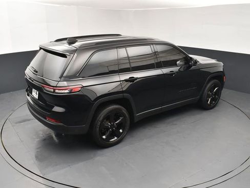 Used 2023 Jeep Grand Cherokee Altitude image 18