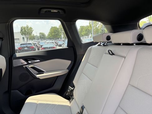 Used 2025 BMW X1 xDrive28i w/ Premium Package image 33