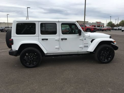 Used 2024 Jeep Wrangler Unlimited Sahara AWD/4WD image 7