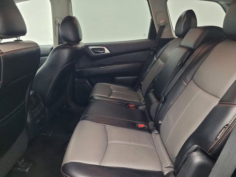 Used 2019 Nissan Pathfinder SL AWD/4WD image 18