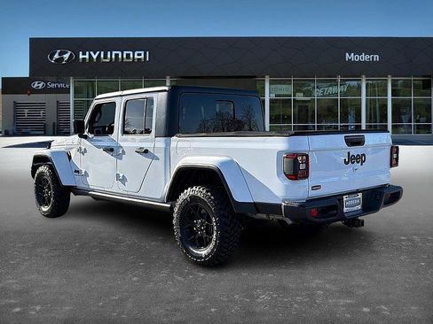 Used 2024 Jeep Gladiator Sport image 5