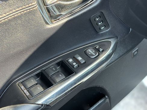 Used 2018 Toyota Avalon Limited image 21