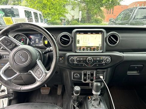 Used 2022 Jeep Wrangler Unlimited Sahara w/ Cold Weather Group AWD/4WD image 10