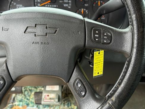 Used 2006 Chevrolet Silverado 2500 LT w/ Skid Plate Package AWD/4WD image 17