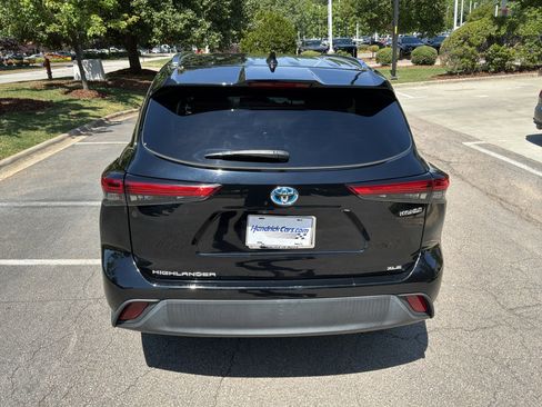 Used 2021 Toyota Highlander XLE FWD image 9