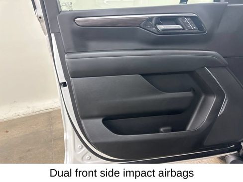 Used 2025 Chevrolet Suburban Z71 AWD/4WD image 35