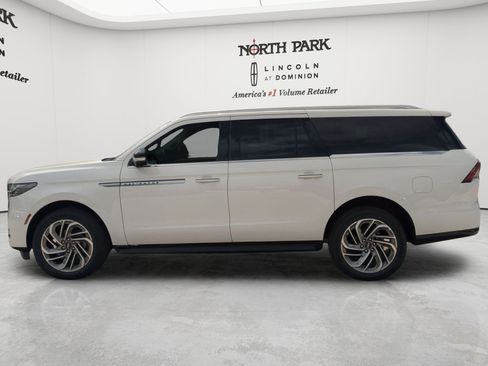 New 2026 Lincoln Navigator L Premier AWD/4WD image 6