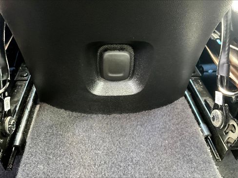 Used 2020 Chevrolet Malibu LS image 34