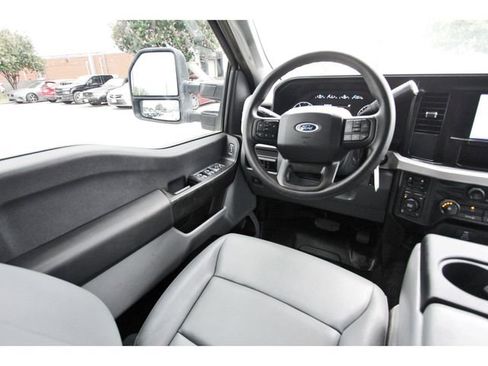 Used 2025 Ford F250 XL w/ XL Off-Road Package AWD/4WD image 7
