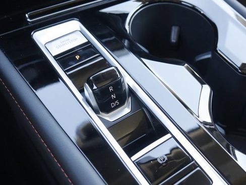 Used 2024 Volkswagen Atlas Peak Edition SE image 31