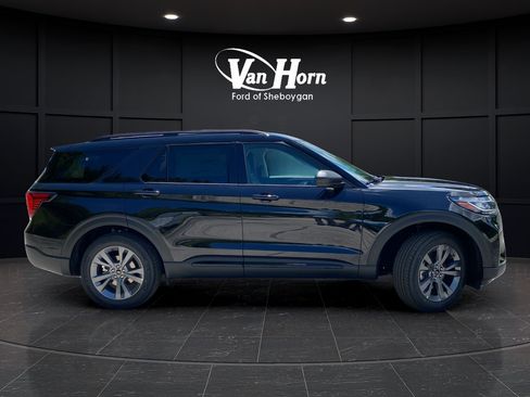 New 2026 Ford Explorer Active w/ Active Comfort Package AWD/4WD image 2