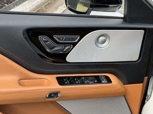 Used 2023 Lincoln Aviator Black Label w/ Class IV Trailer Tow Package image 29