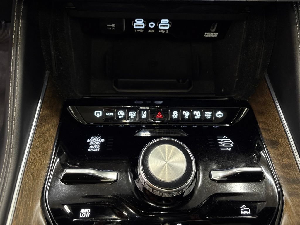 Used 2023 Jeep Grand Wagoneer Series II AWD/4WD image 18