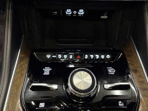Used 2023 Jeep Grand Wagoneer Series II AWD/4WD image 18