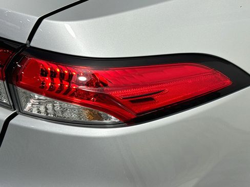 Used 2024 Toyota Corolla LE FWD image 31