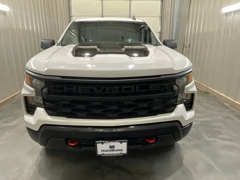 Used 2024 Chevrolet Silverado 1500 Custom Trail Boss w/ LPO, Dark Essentials Package AWD/4WD image 5