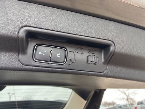 Used 2025 Ford Explorer Active AWD/4WD image 43