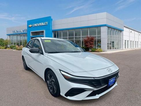 Used 2025 Hyundai Elantra Sport FWD image 14